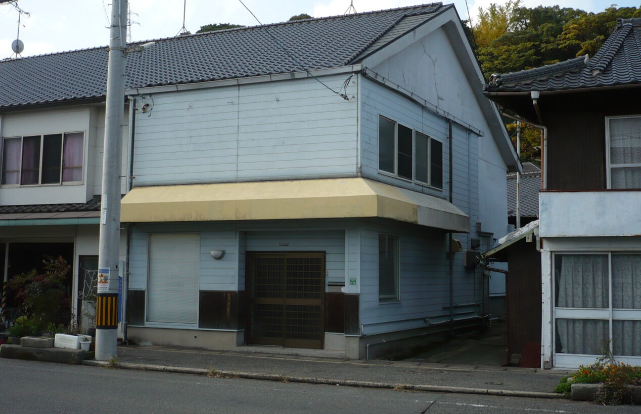 彦島江の浦5丁目店舗併用中古住宅の画像1